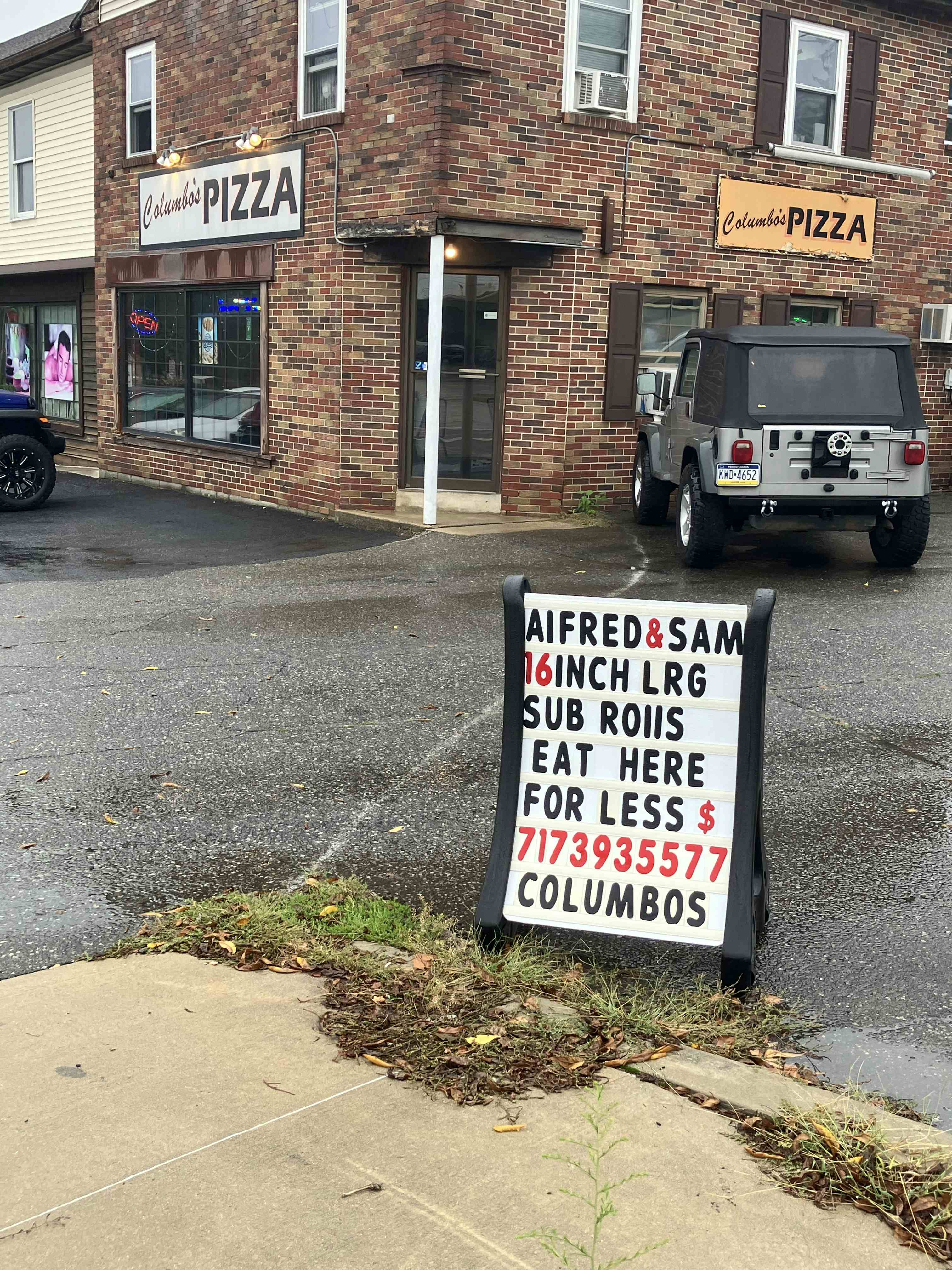 Columbo's Pizza logo