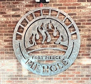 Pie Hole Wood Pizza Logo