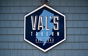 Val's Tavern logo
